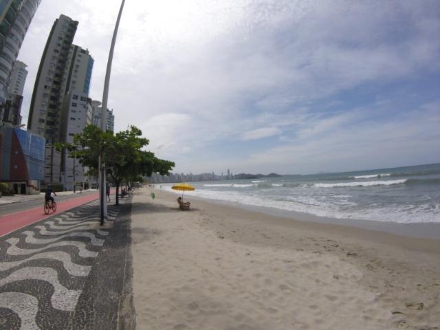 3 suítes + lavabo, mobiliado, 1 por andar, 2 vagas, 20m do mar, lazer compl, barra sul. - Foto 13