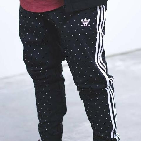 Hu Holiday collection from Adidas Originals in collaboration with Pharrell Williams - Foto 5