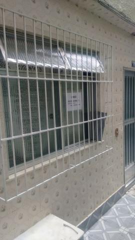 Excelente casa com sala 02 dormitórios condições de ampliar - Foto 2