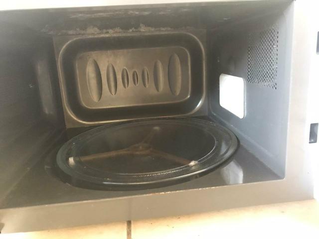 Vendo microondas LG 32l com defeito na placa ( valor da placa 95,00) - Foto 4