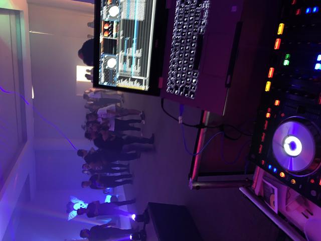 Som, iluminação e dj