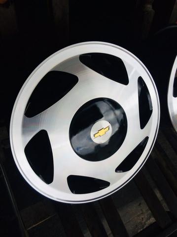 Rodas aro 14 estão novas - Foto 3