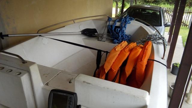 Lancha arvoredo 14 pés vendo troco por van furgão - Foto 2