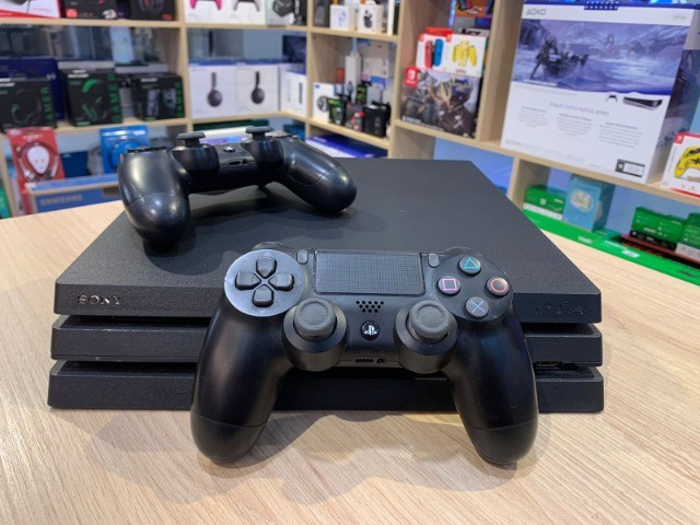 PS4 Pro 1TB - ate 12x sem juros, Loja Física - Videogames - Portão,  Curitiba 1233650631