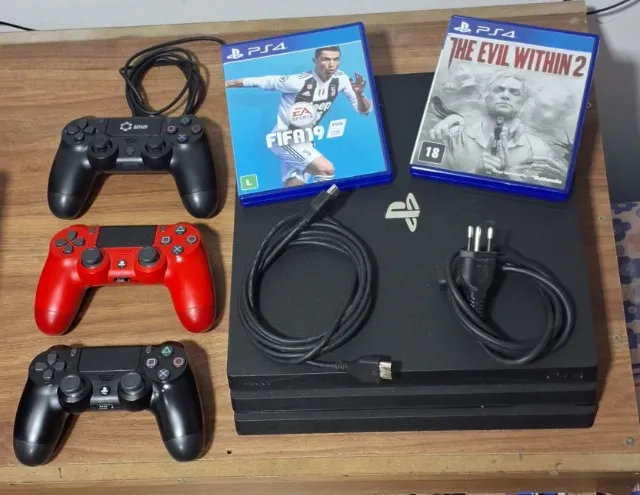 Vendo - Playstation 4 Pro 1Tb CUH-7115B com um ou dois controles, com ou  sem jogos e pouco usado