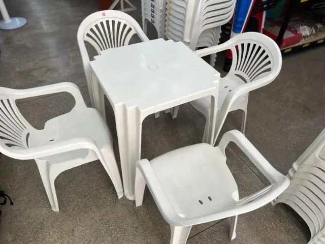 Jogo de mesa cadeira com braço branca nova pra show partir de 181 reais cada