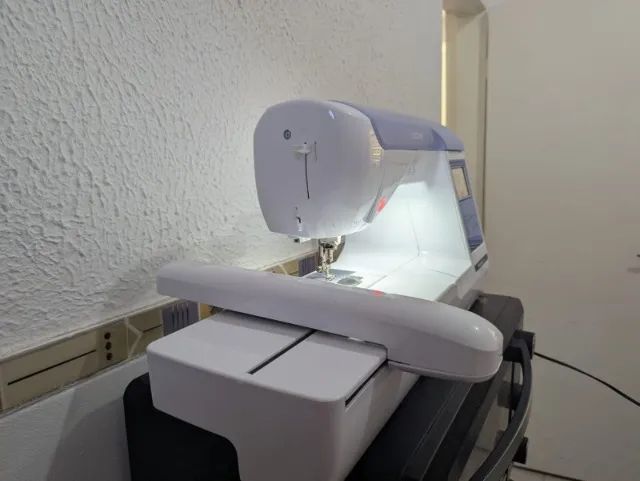 Bordadeira Brother Be915l Com Area De 18x13 E 10x10 + Wi-fi - Foto 3