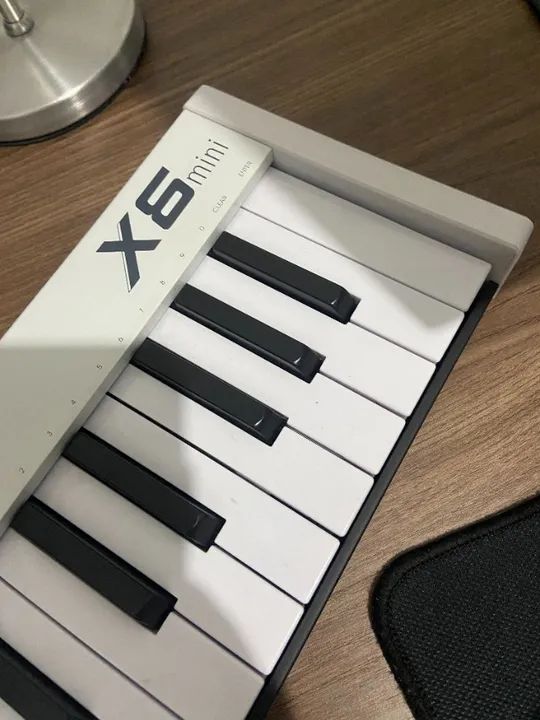 Teclado Controlador Midi Usb Amw X6 Mini 61 Teclas - Foto 3