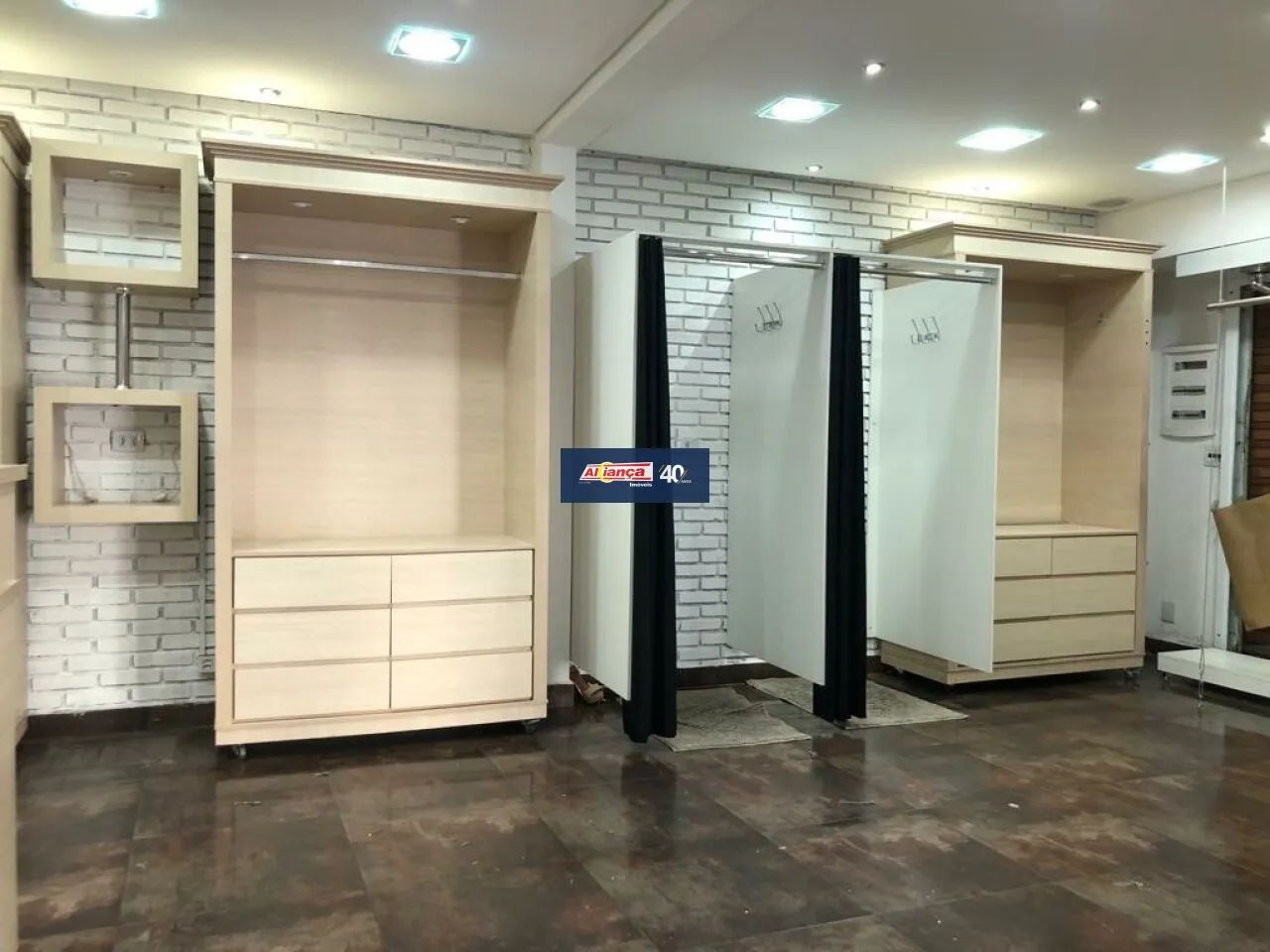 Salão com 60m² e 2 vagas de garagem para alugar no Jardim Maia - por R$ 5.000,00 - Foto 11