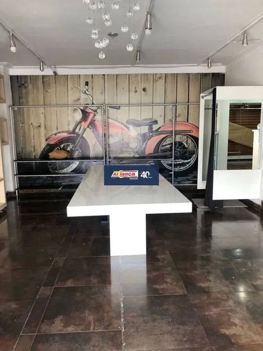 Salão com 60m² e 2 vagas de garagem para alugar no Jardim Maia - por R$ 5.000,00 - Foto 4