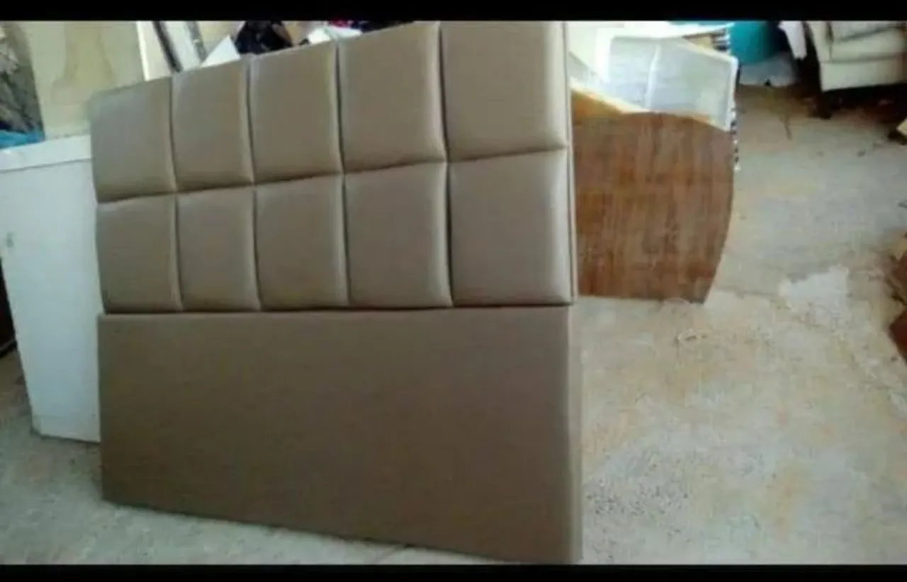 Cabeceira de cama casal padrão no corino ou sued