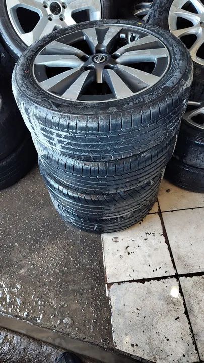 Rodas aro 17 seminnovas 2 pneus zero e dois 50%<br> - Foto 3
