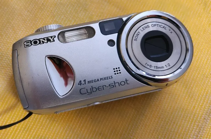 Sony Cyber-Shot DSC-P73 (com embalagem)