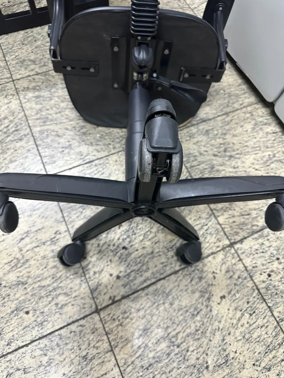 Cadeira giratória para escritório com braço - Foto 4