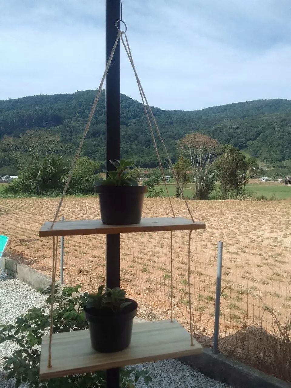 Suporte suspenso duplo para vasos acompanha dois vasinhos de suculentas - Foto 2