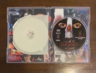 Box 2 DVDs Versátil: Slashers Vol.5 (Com 4 Cards Exclusivos e luva) - Foto 2