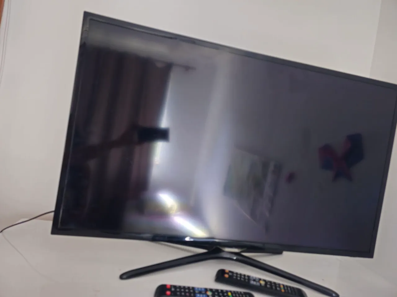 Leve tv e Controle Remoto TV Samsung - série 5 5500 - java