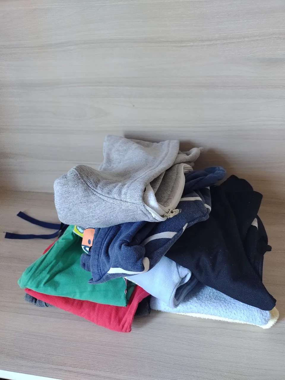 Lote de roupas infantis tamanho 2- Casacos, camisetas e mais!