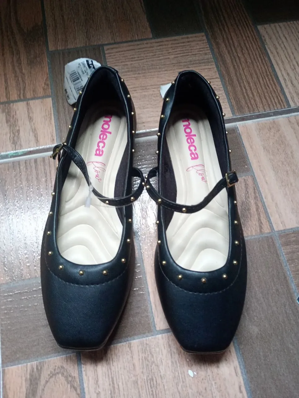 Sapatilha Moleca Preta com Detalhes Dourados