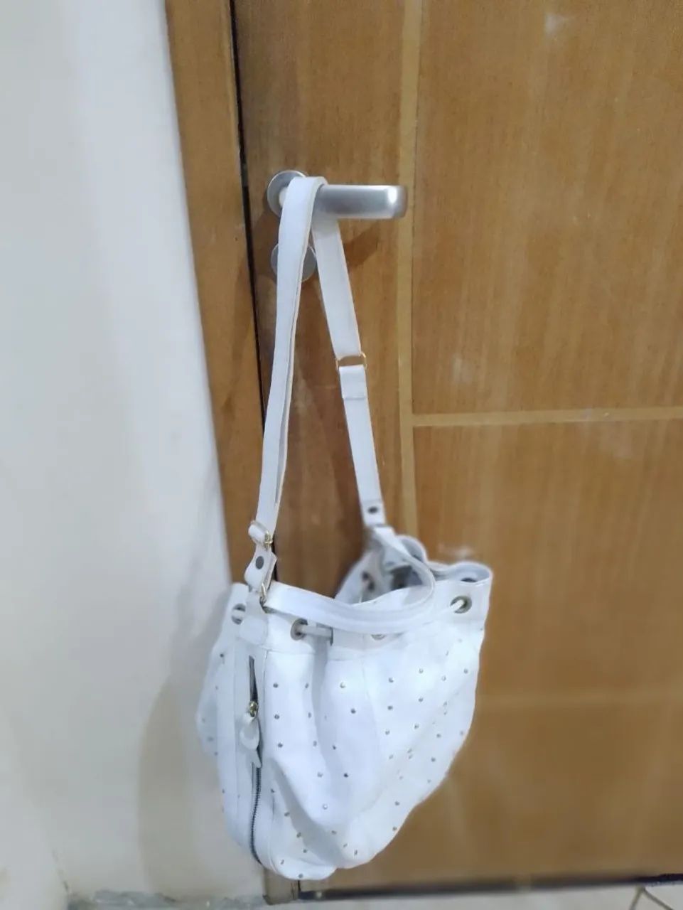 Bolsa de couro na cor branca 