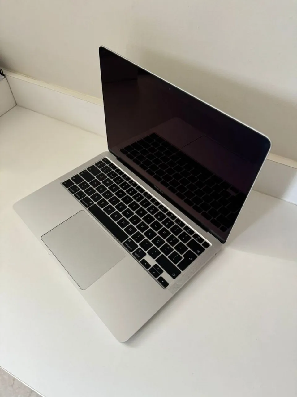 MacBook Air - Apple