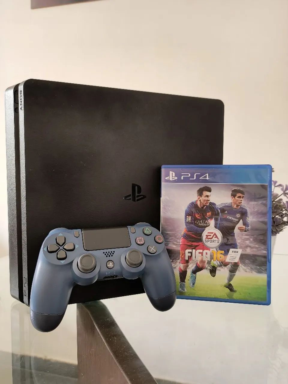 PS4 com jogo FIFA 16 e 500 GB - Foto 2