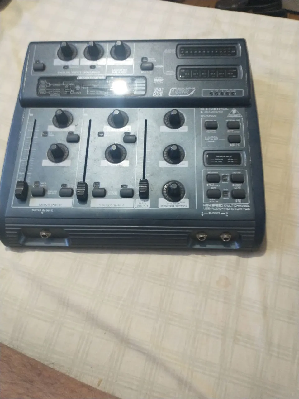 Control áudio Behringer USB Audio Interface