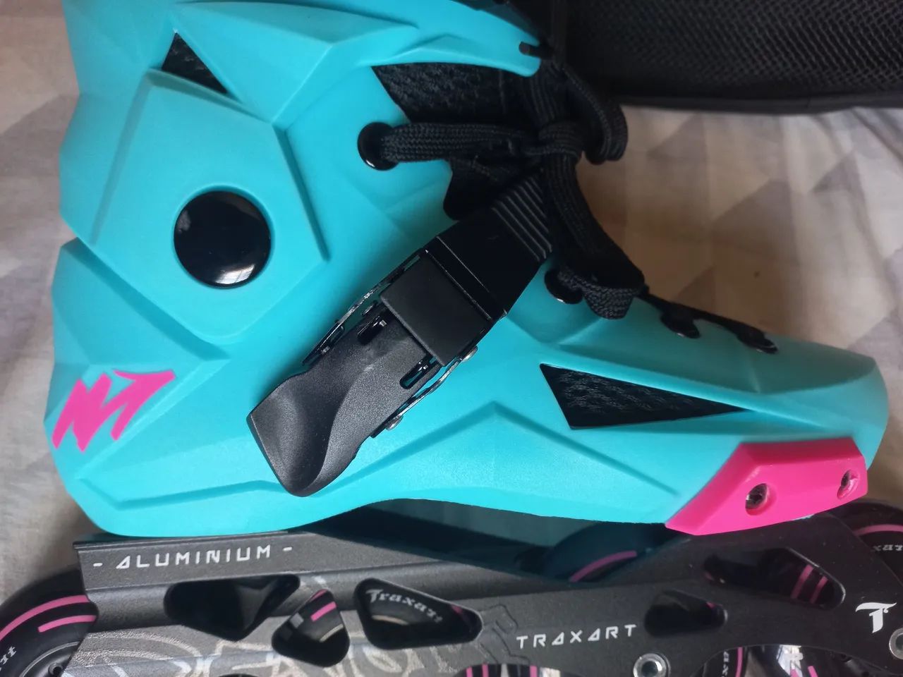 Patins traxart  revolt número 36 em excelente estado  - Foto 3