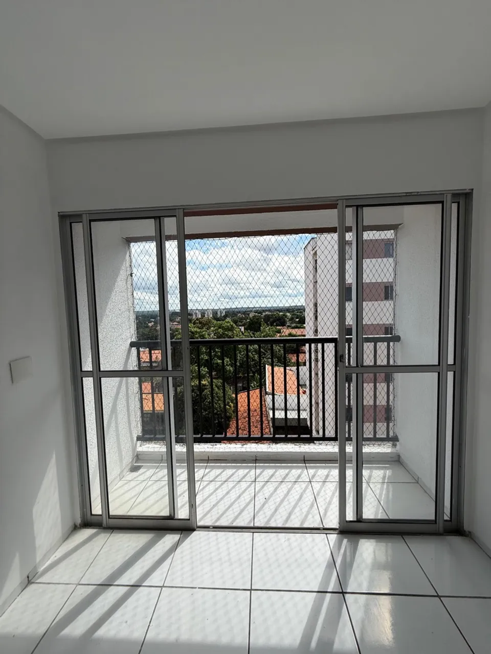 ALUGO APARTAMENTO ZONA LESTE