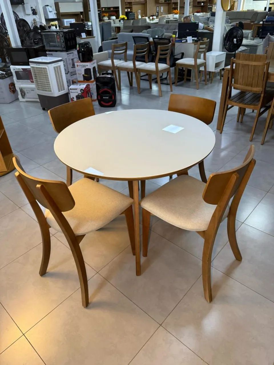 Mesa de jantarRedonda com 4 Cadeiras em Madeira - Foto 2