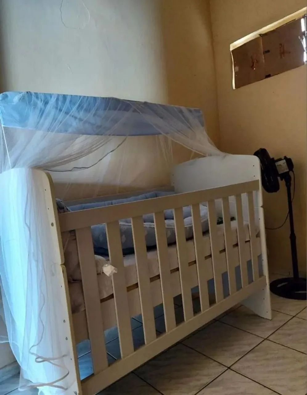 Selling a crib that converts into a bed, used with minimal signs of wear—please read the ad description