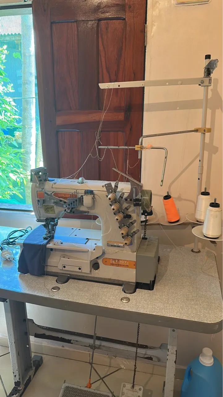 Máquina de Costura Industrial Siruba