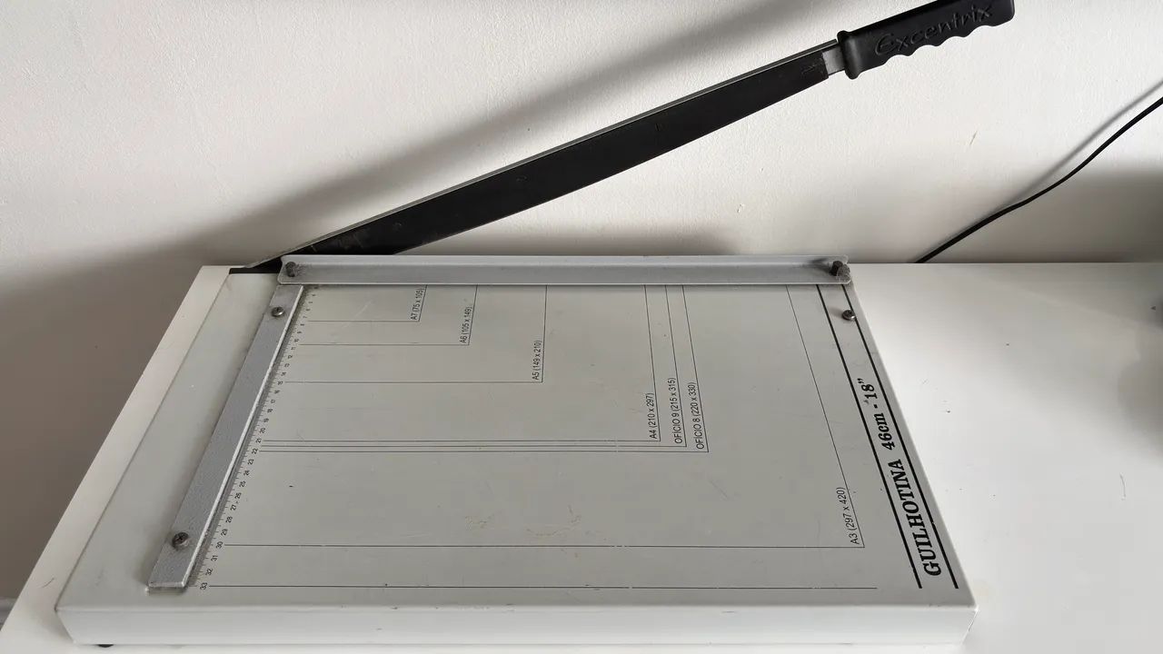 Guilhotina de Mesa Semi industrial Impecável! - Foto 2