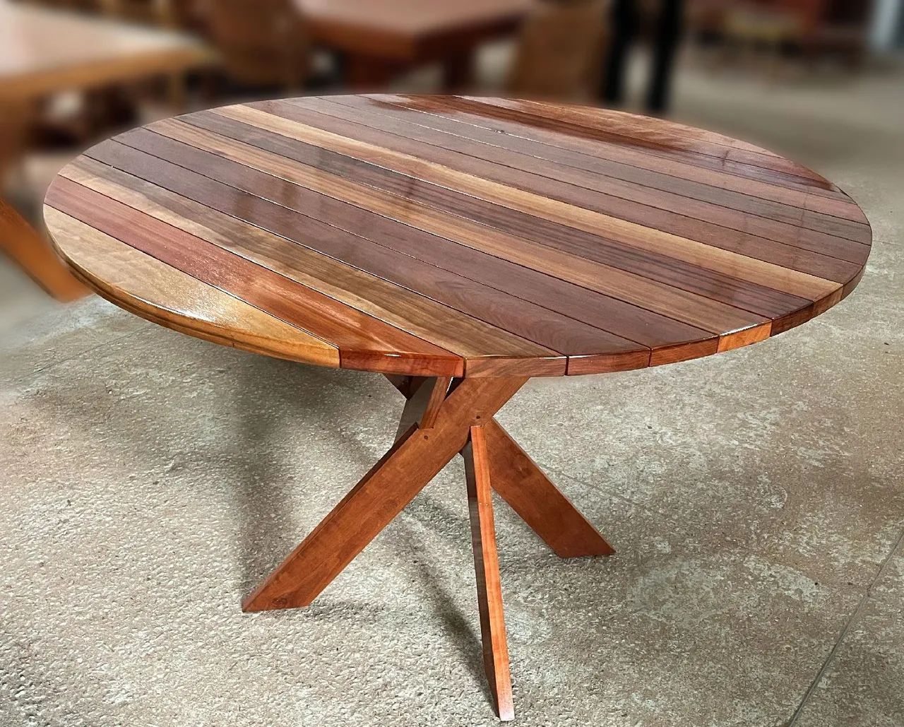 Mesa Redonda em Massaranduba (Diâmetro: 1,20m)