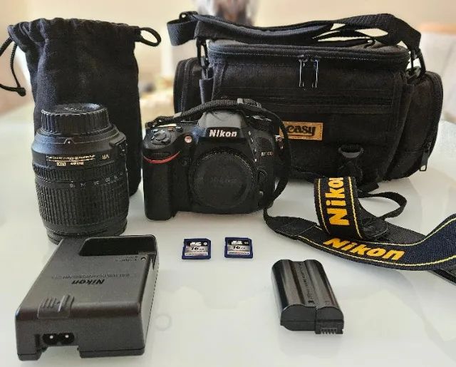 Câmera NIKON DSLR D-7100 COMPLETA, com acessórios