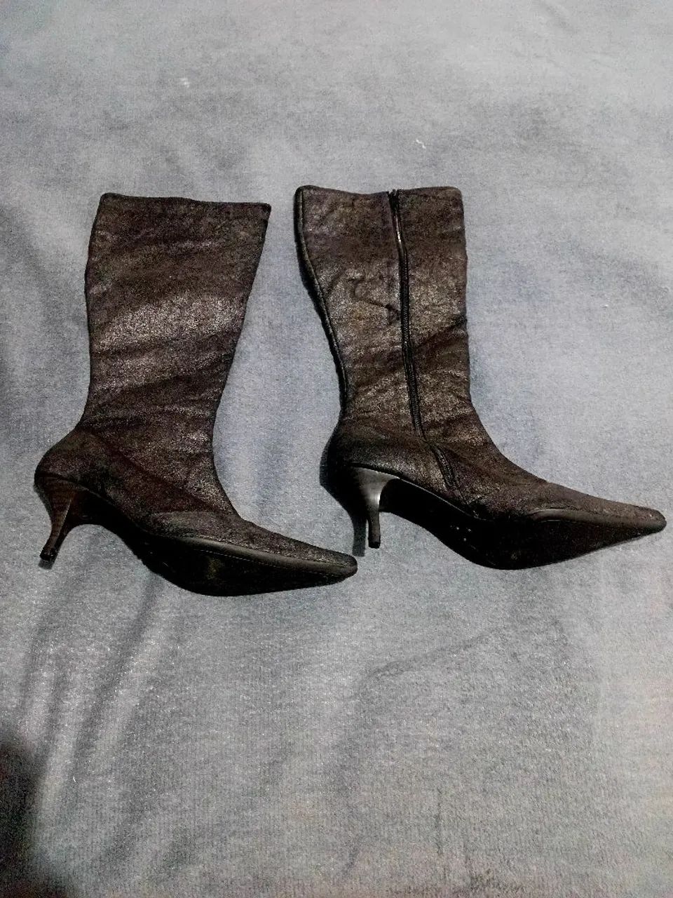 Bota com um leve brilho semi nova ! - Foto 3