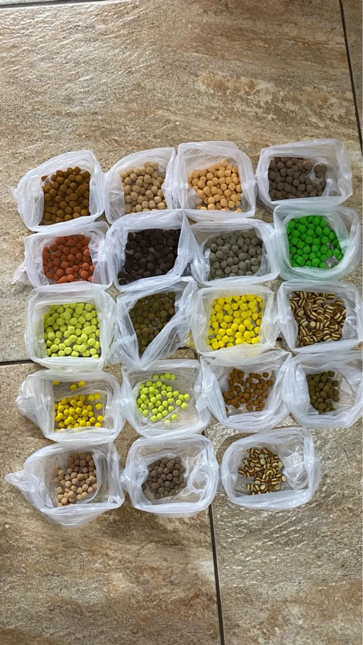 Vende-se ou troco quantidade imensa de eva?s e miçangas para pesca esportiva