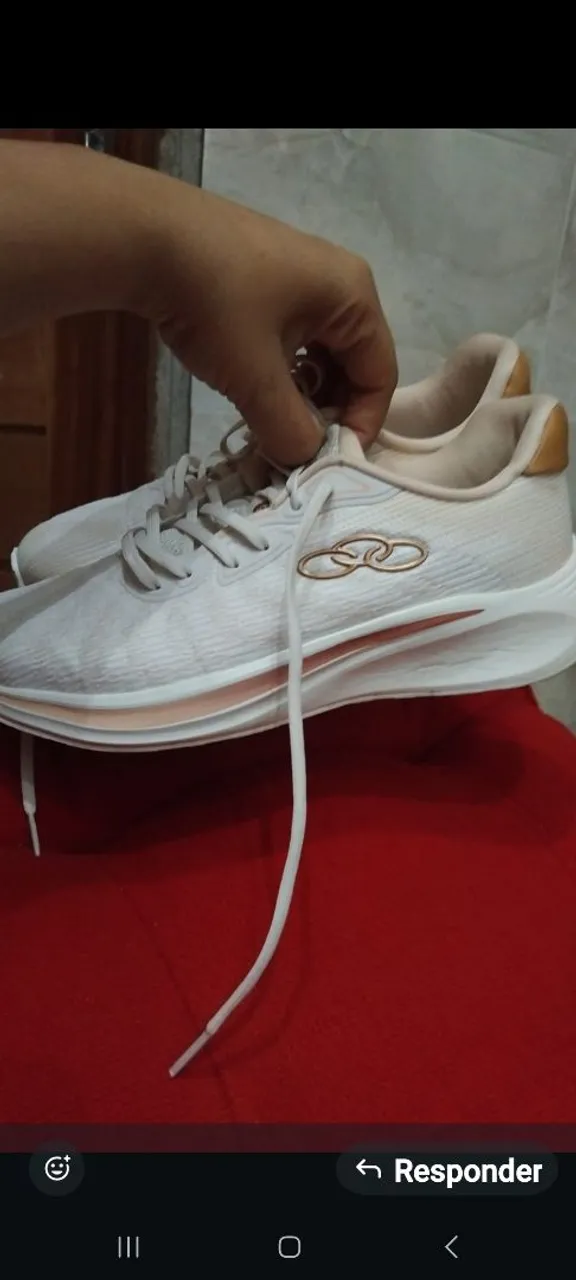 Tênis Olympikus Branco com Detalhes Dourados