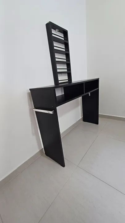 Mesa de mdf c/ organizador de esmaltes Preta
