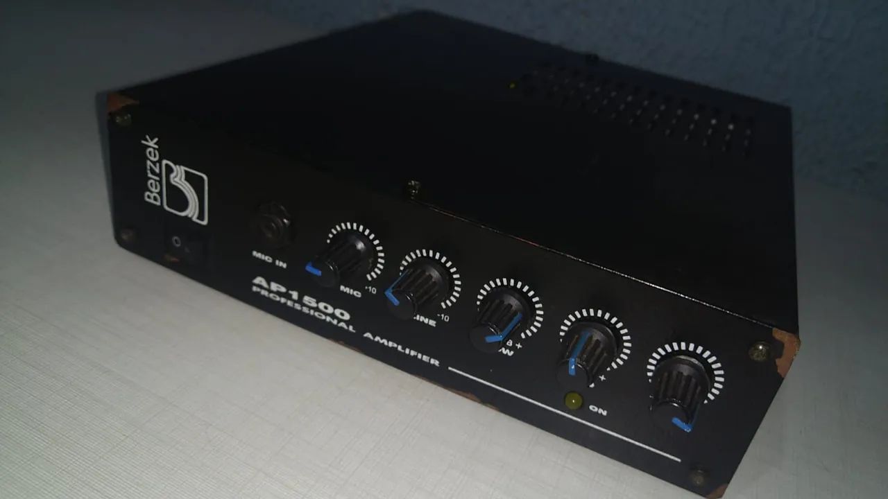 Amplificador berzek videoke  Mixer 