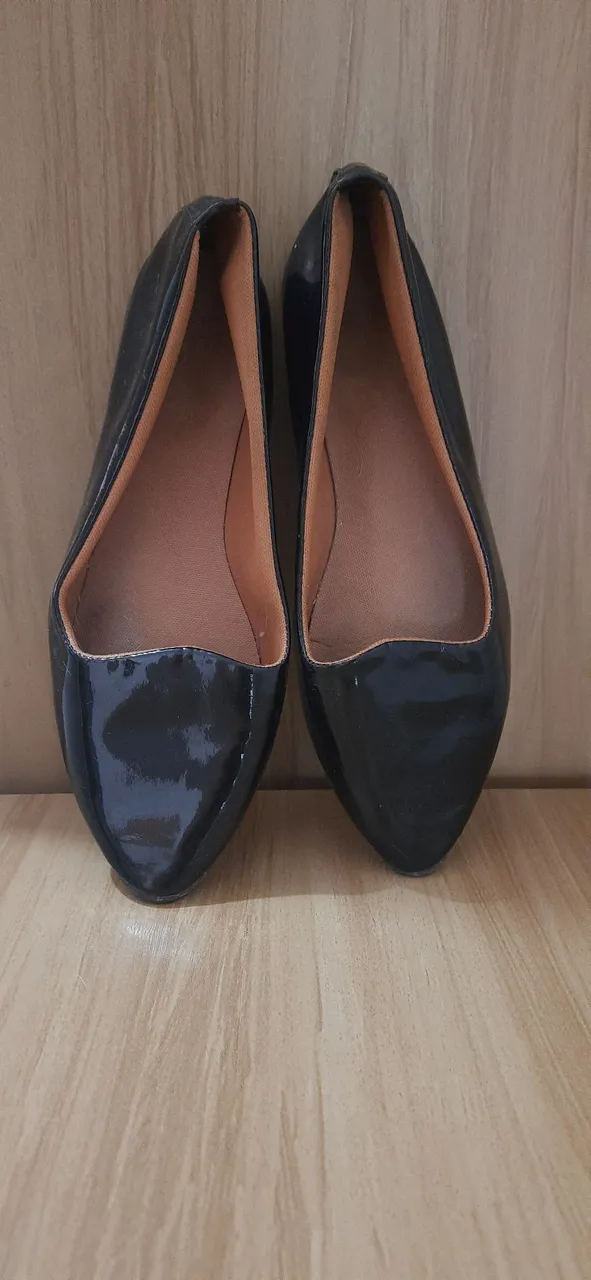 Sapatos de salto baixo pretos