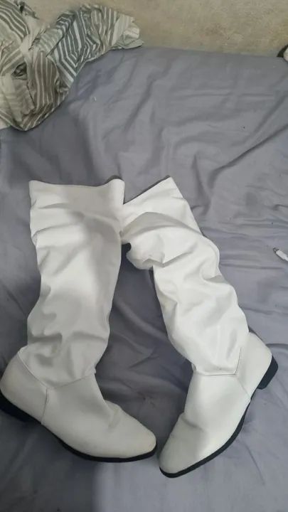 Botas brancas de cano alto