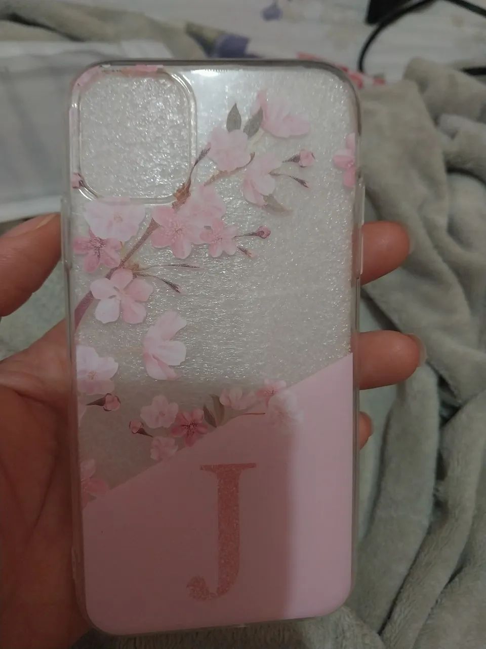 Capa para Celular com Flores e Letra J