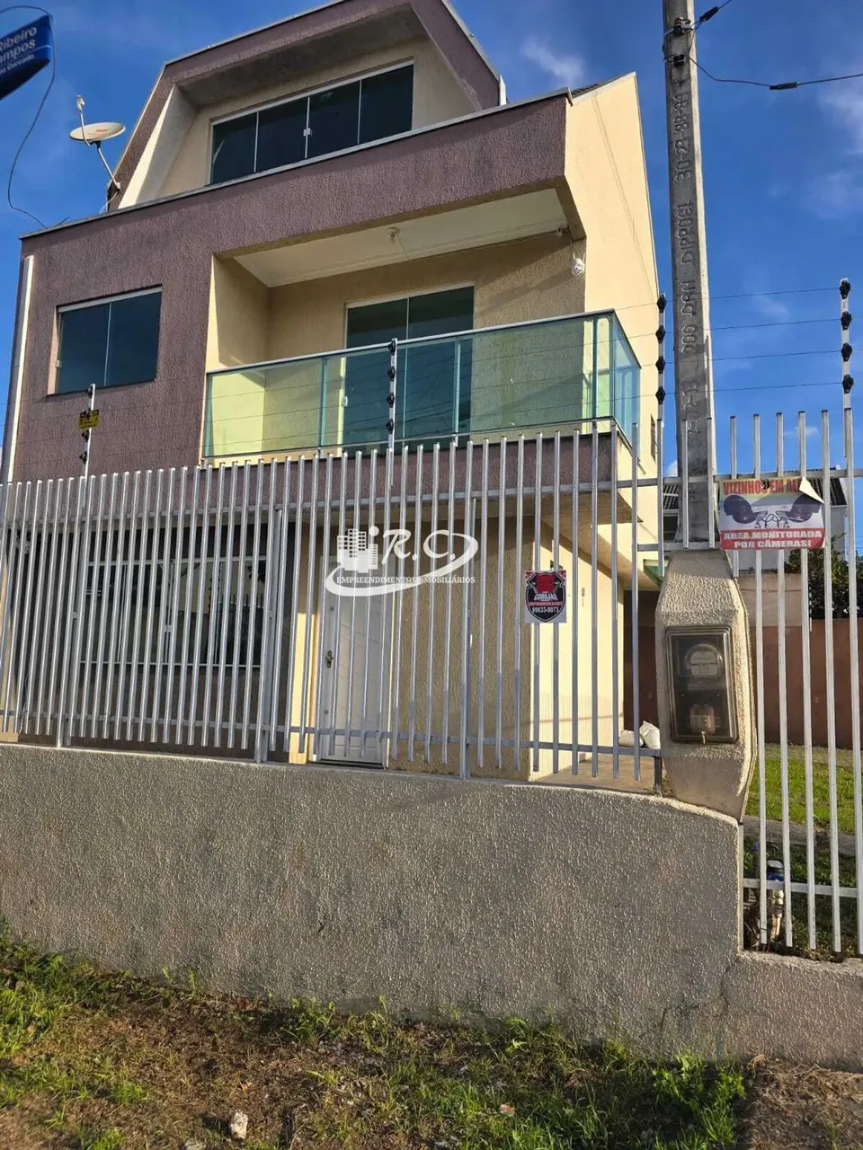 RC Imóveis aluga sobrado no Sitio Cercado