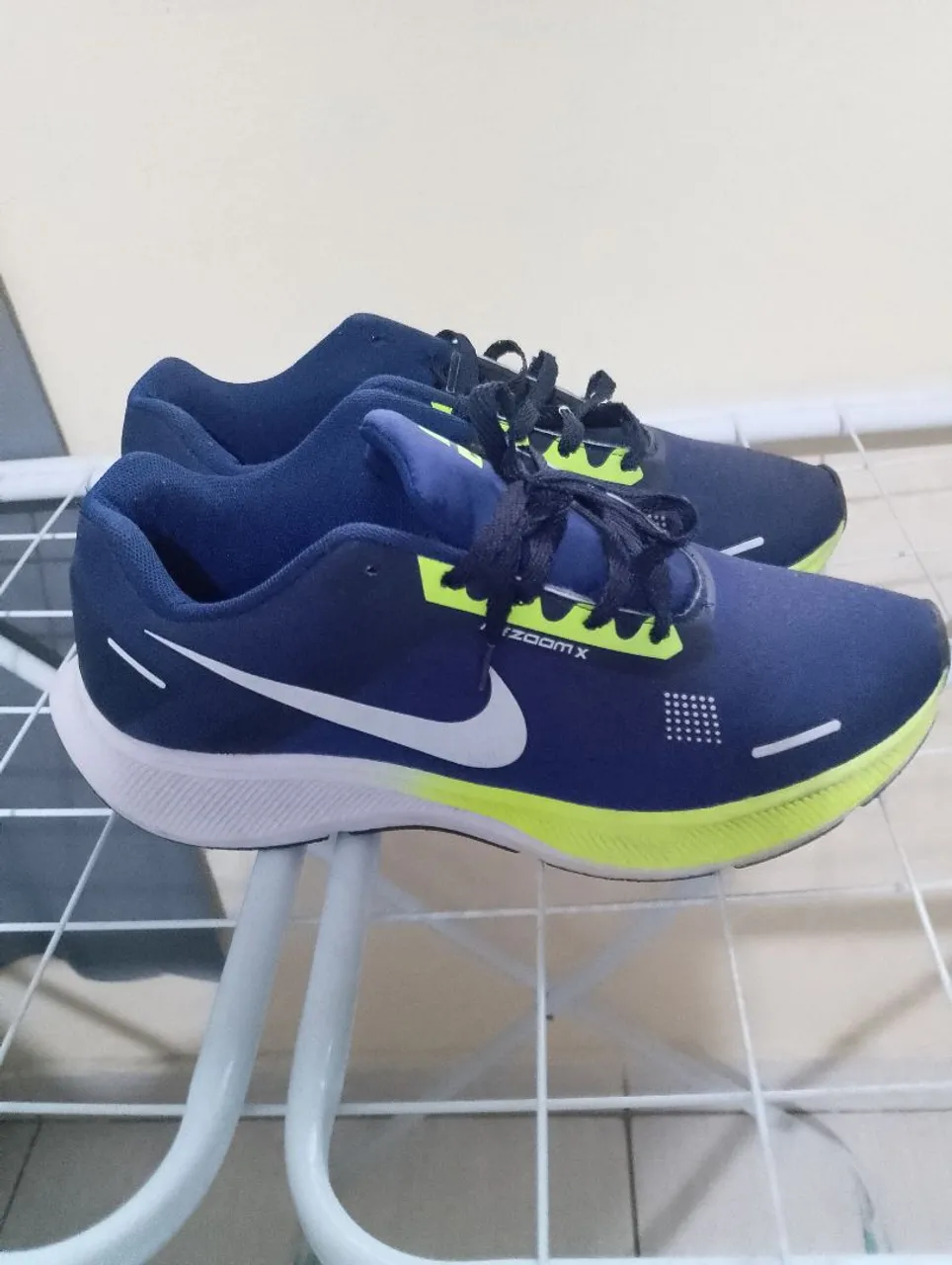 Tênis Nike Zoom Azul com Detalhes Neon
