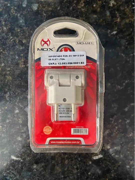 Carregador de Parede Bivolt com Saída USB