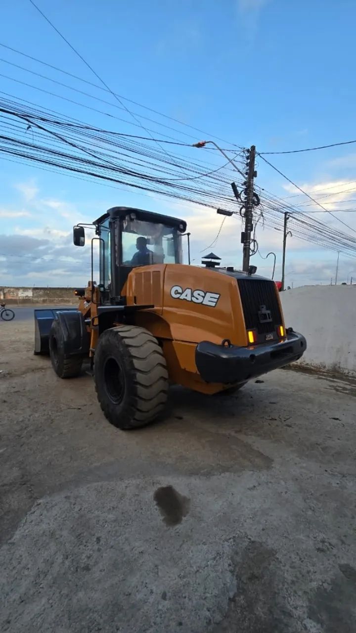 Excelente oportunidade,  vendo , troco ou alugo pá carregadeira de grande porte !