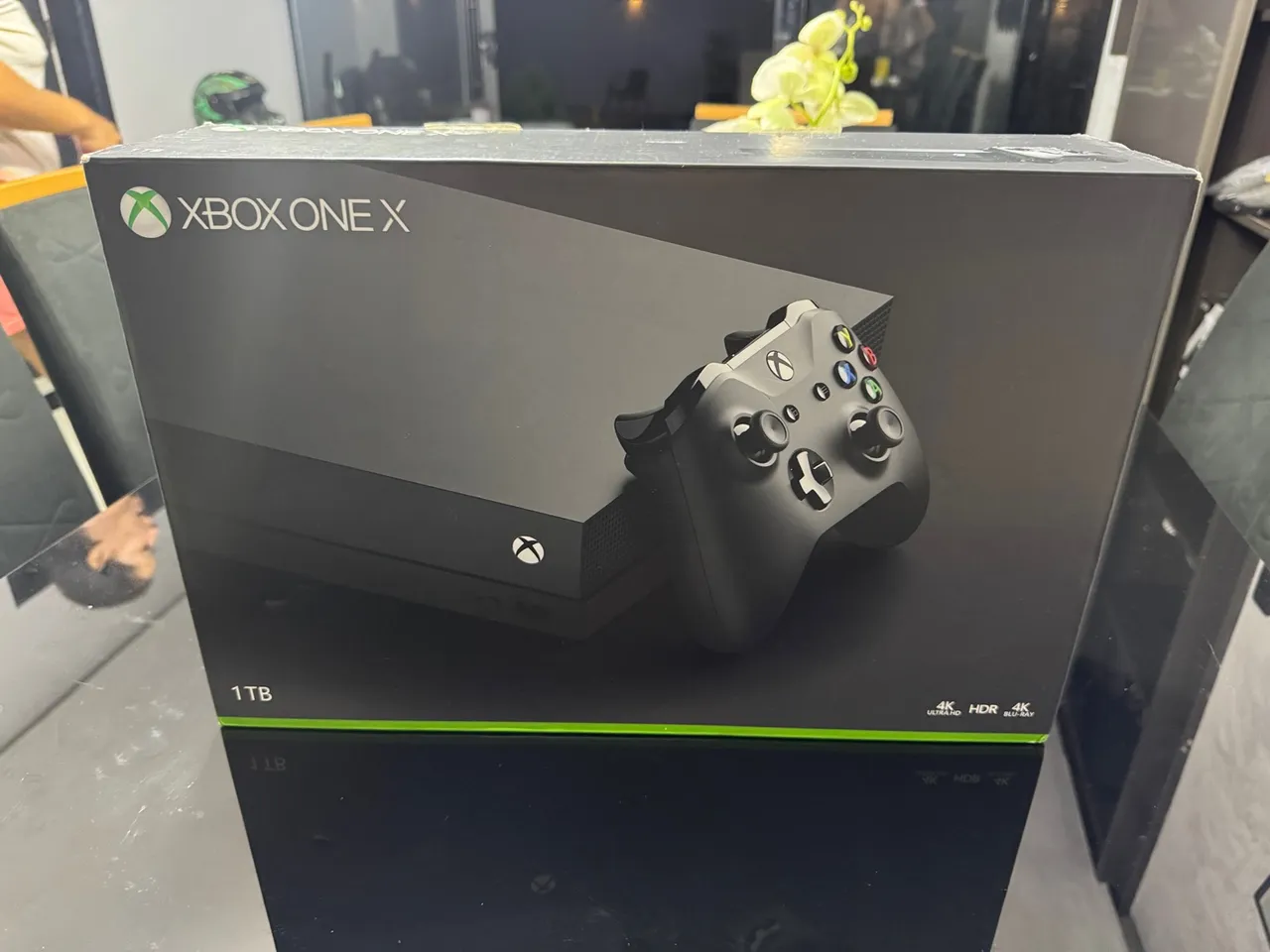 Xbox One X 1TB - Novo na Caixa