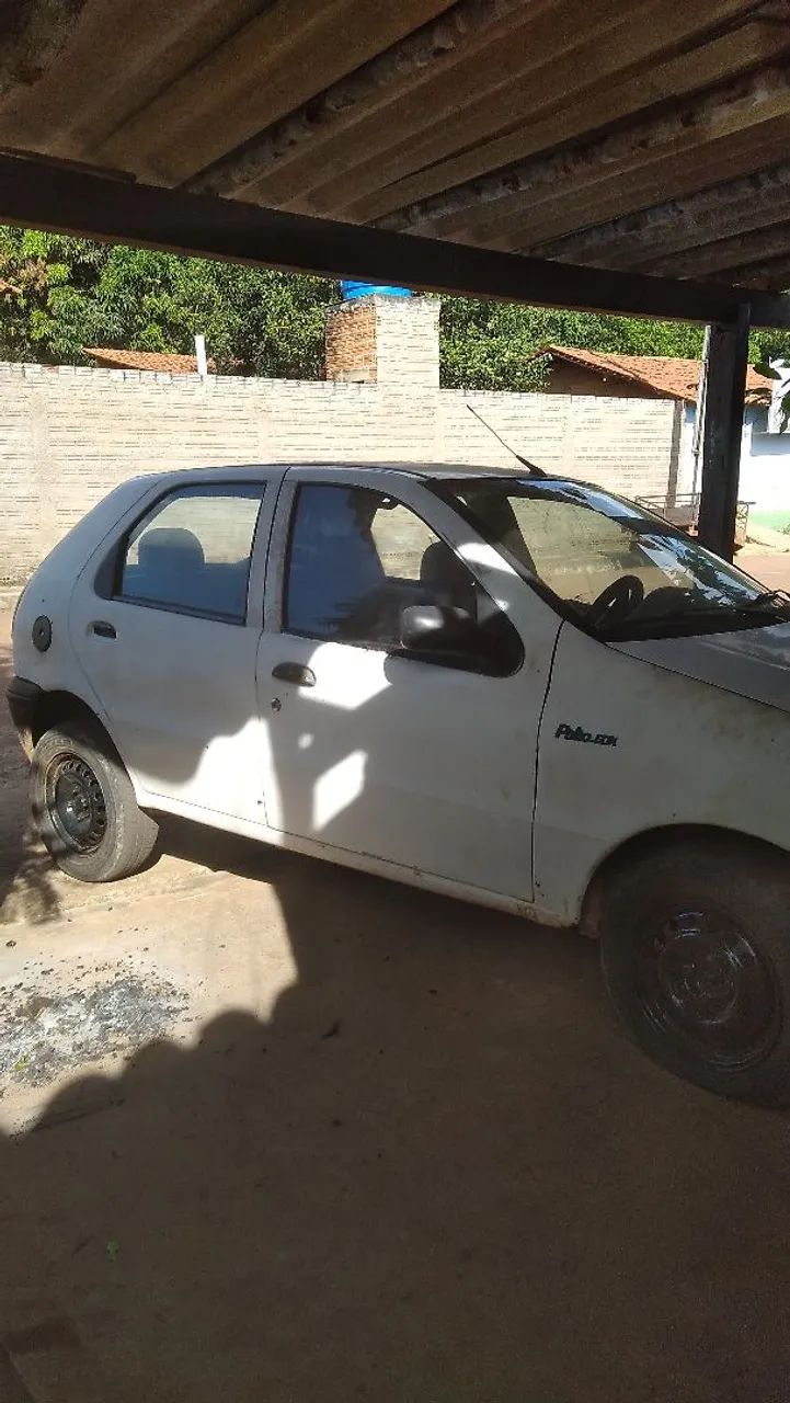 Vendo Palio 97 4 portas direção hidráulica bancos novos o forro por dentro não tem uma man