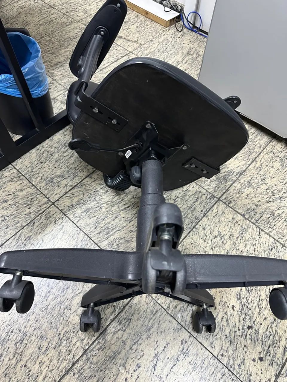 Cadeira giratória para escritório com braço - Foto 3